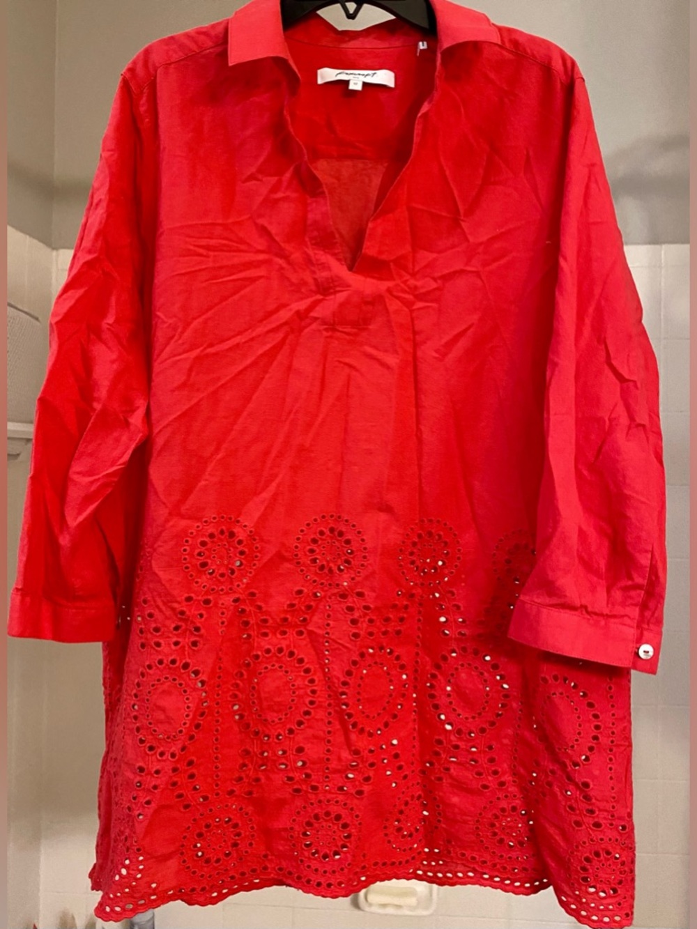 Foxcroft Red Eyelet Tunic Top, 100% Cotton. 3/4 sleeves w/Button. EC. Size Large